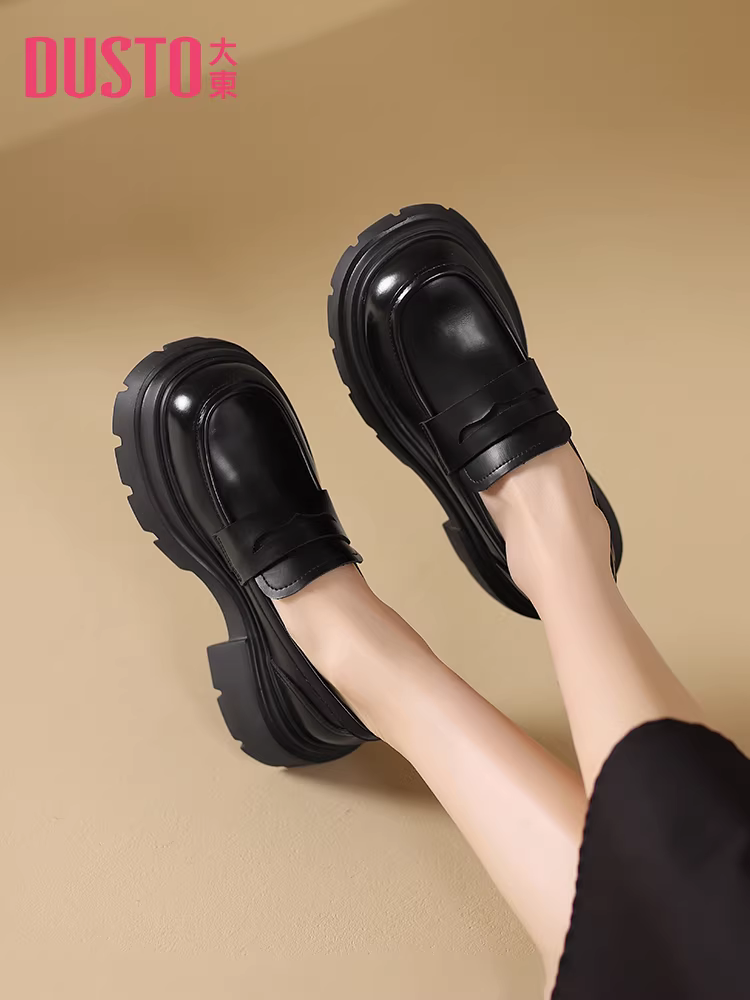 Giày lười đế dày kiểu dáng tròn màu đen Dadong dành cho nữ 2025, mẫu mới phổ biến mùa thu đông, tăng chiều cao, phong cách học sinh, giày da nhỏ nhắn.