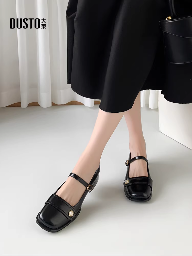 Giày Mary Jane đế thô màu trắng Dadong dành cho nữ, mẫu mới thu đông 2025, giày da công sở mũi vuông, kiểu retro, đế thấp.
