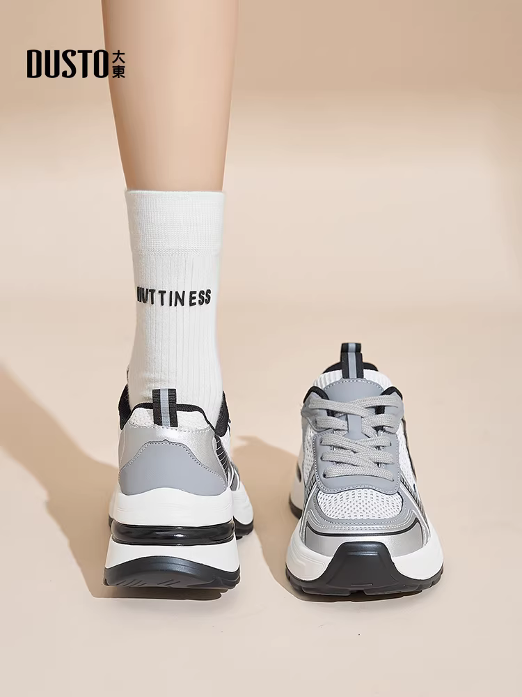 Giày thể thao nữ màu bạc mũi tròn, mẫu mới thu đông 2025, giày thể thao nhẹ, đế dày và thiết kế tăng chiều cao.