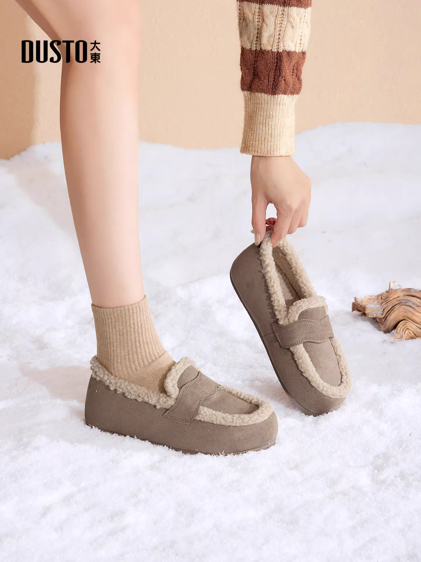 Giày bông ấm áp dành cho nữ với lớp lót lông mềm, giày lông mùa đông mới năm 2025 kiểu dáng retro, kiểu Birkenstock.