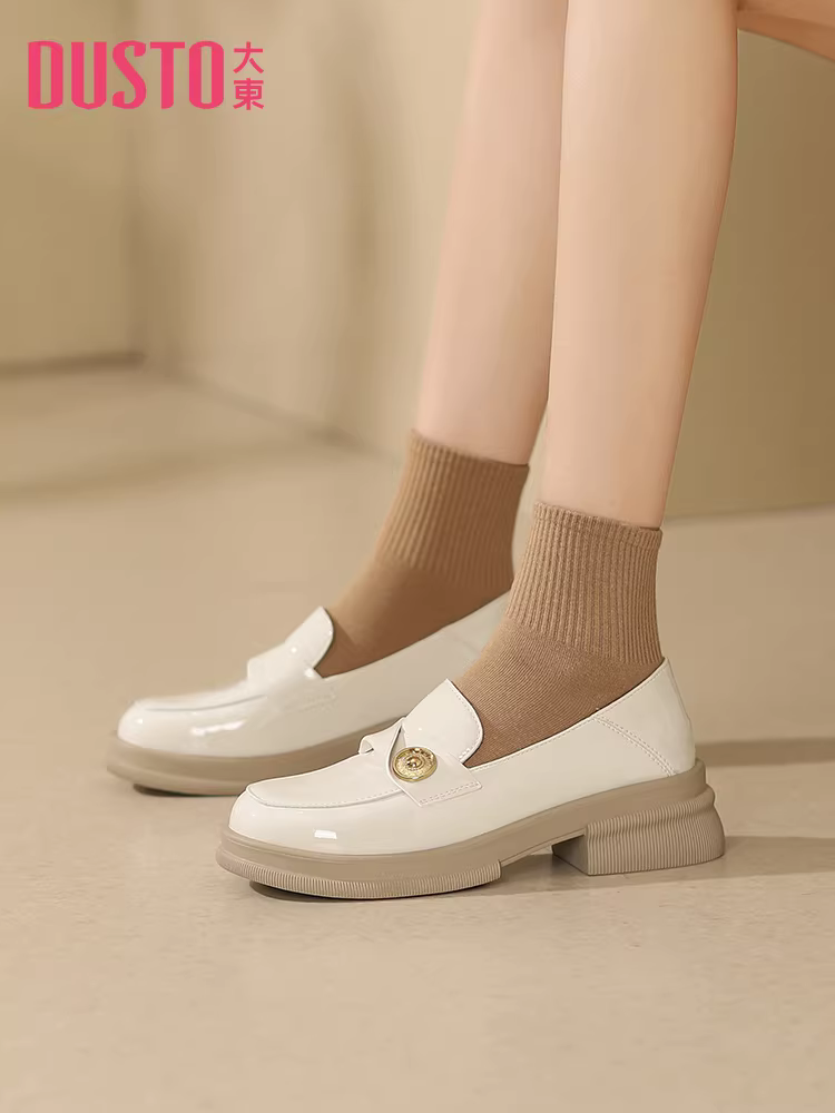 Giày lười da đen Dadong dành cho nữ 2025, kiểu mới thu đông, đế dày, chất liệu da bóng, phong cách Anh, đa năng, giày da nhỏ gọn