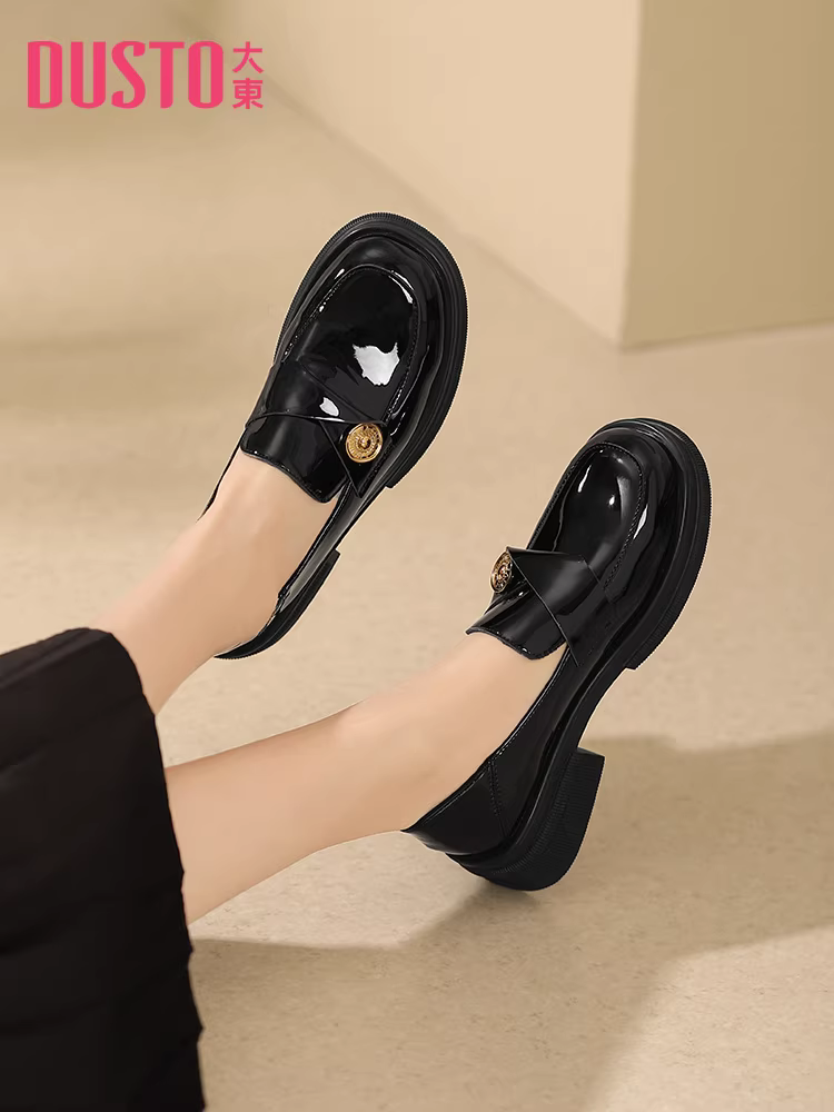 Giày lười da bóng Dadong dành cho nữ, kiểu mới 2025, da bóng, đế dày, mùa thu đông, kiểu lười, giày da nhỏ họa tiết hoa trà dành cho nữ