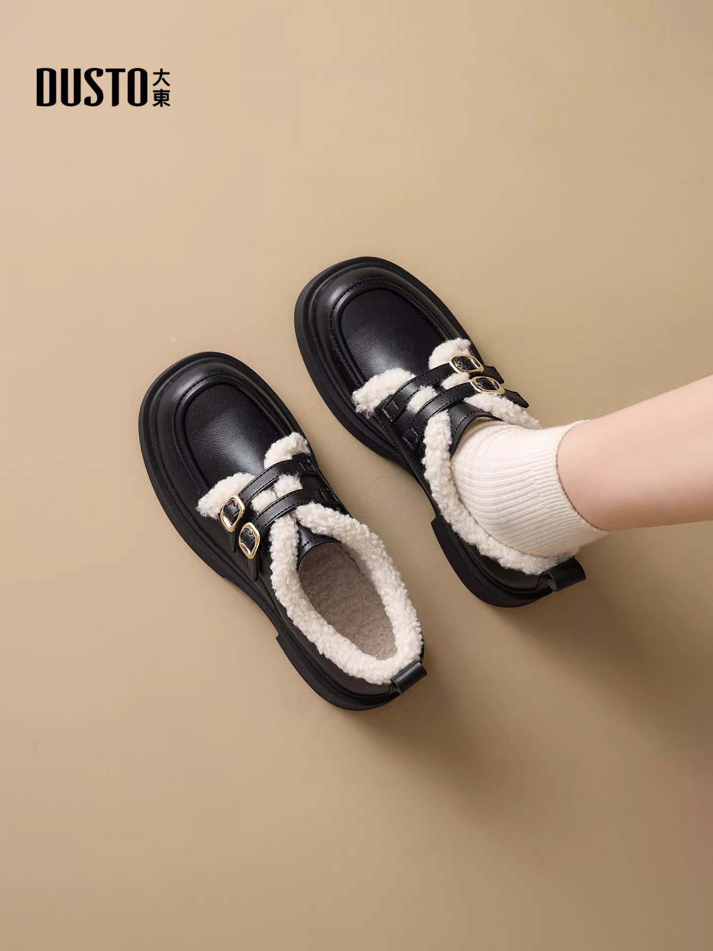 Giày da lót lông đen Dadong dành cho nữ 2025 kiểu Anh mới mùa đông, đế dày, kiểu lười, lót lông cừu.