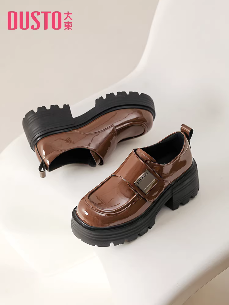 Giày lười đế dày Dadong màu nâu dành cho nữ, kiểu dáng thu đông 2025, phối cùng chân váy, giày cao gót chunky, mũi tròn, giày da nhỏ cổ điển.