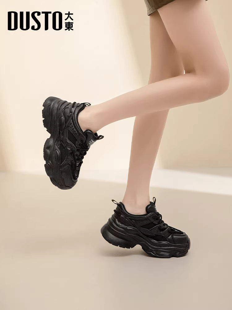 Giày thể thao đế dày màu trắng dành cho nữ, mẫu mới thu đông 2025, giày thể thao nữ tăng chiều cao, kiểu dáng năng động.