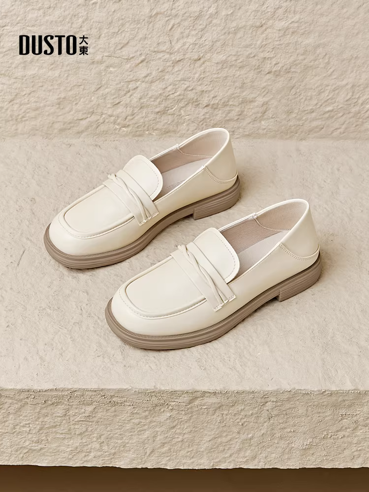 Giày lười nữ Dadong kiểu Anh màu trắng, mẫu mới thu đông 2025, giày bệt da đi làm, kiểu lười không dây.