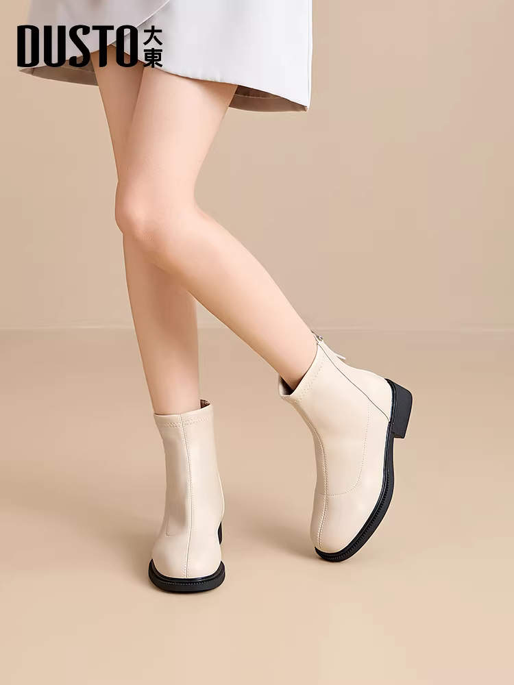 Giày bốt ngắn màu trắng Dadong dành cho nữ, mẫu mới thu đông 2025, kiểu Chelsea, ôm dáng, rất đẹp phối với áo khoác.