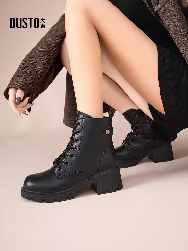 Giày bốt Martin lót lông Dadong dành cho nữ, mẫu mới mùa đông 2025, phối hợp với áo khoác, kiểu Anh, đế dày, màu đen.