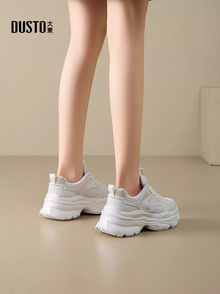 Giày thể thao bố kiểu dáng bạc dành cho nữ, mẫu mới thu đông 2025, đế dày tăng chiều cao, phong cách thể thao giản dị, kiểu dáng thu mỏng nhẹ.