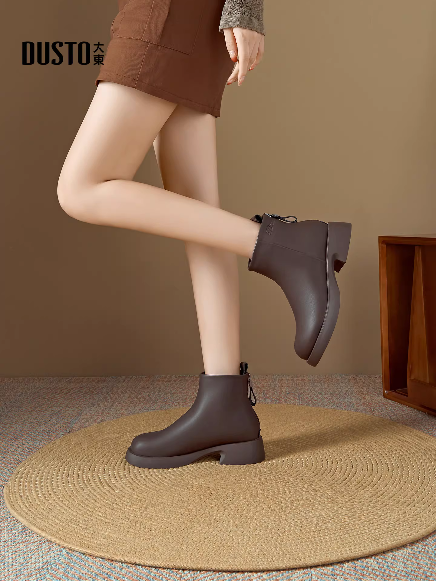 Giày bốt ngắn kiểu Anh Dadong màu đen dành cho nữ, mẫu mới thu đông 2025, đế dày, gót vuông, kiểu dáng ôm sát, kiểu Martin.