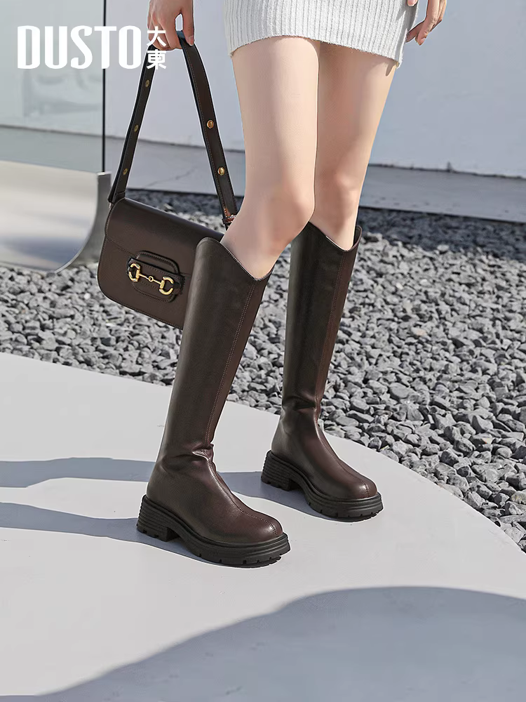 Giày bốt đế dày Dadong dành cho nữ 2025, mẫu mới thu đông, bốt cao cổ dày ống rộng cho nữ cỡ lớn, chu vi bắp chân rộng và mũi tròn.
