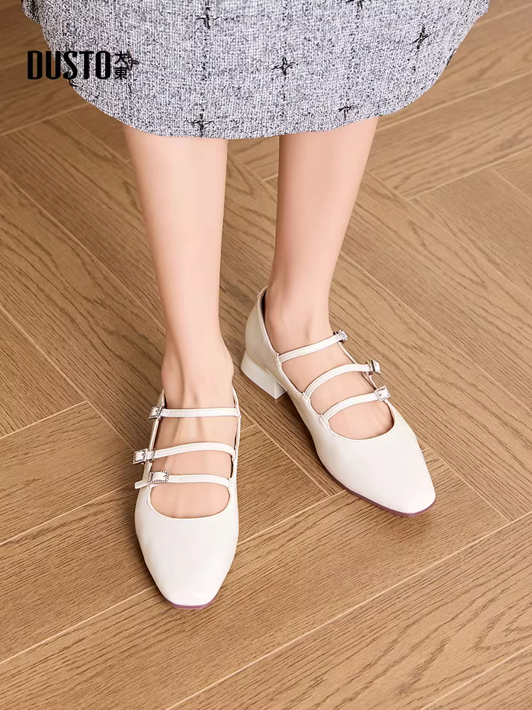 Giày búp bê nữ Dadong màu đỏ thanh lịch, mẫu mới thu 2025, phối cùng chân váy, giày da nhỏ gót thô, kiểu Mary Jane.