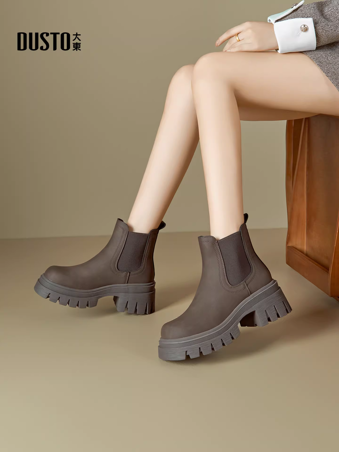 Giày bốt đế dày gót thô Dadong dành cho nữ, kiểu mới mùa thu 2025 dành cho nữ dáng nhỏ, kiểu bốt ống khói, kiểu Anh, kiểu bốt Martin.