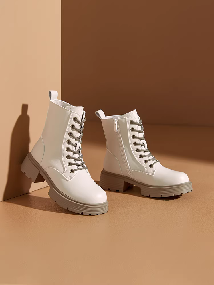 Giày bốt Martin kiểu Anh Dadong dành cho nữ, mẫu mới thu đông 2025, giày bốt đế dày dành cho nữ nhỏ nhắn, giày bốt ngắn lót lông cừu buộc dây màu đen.