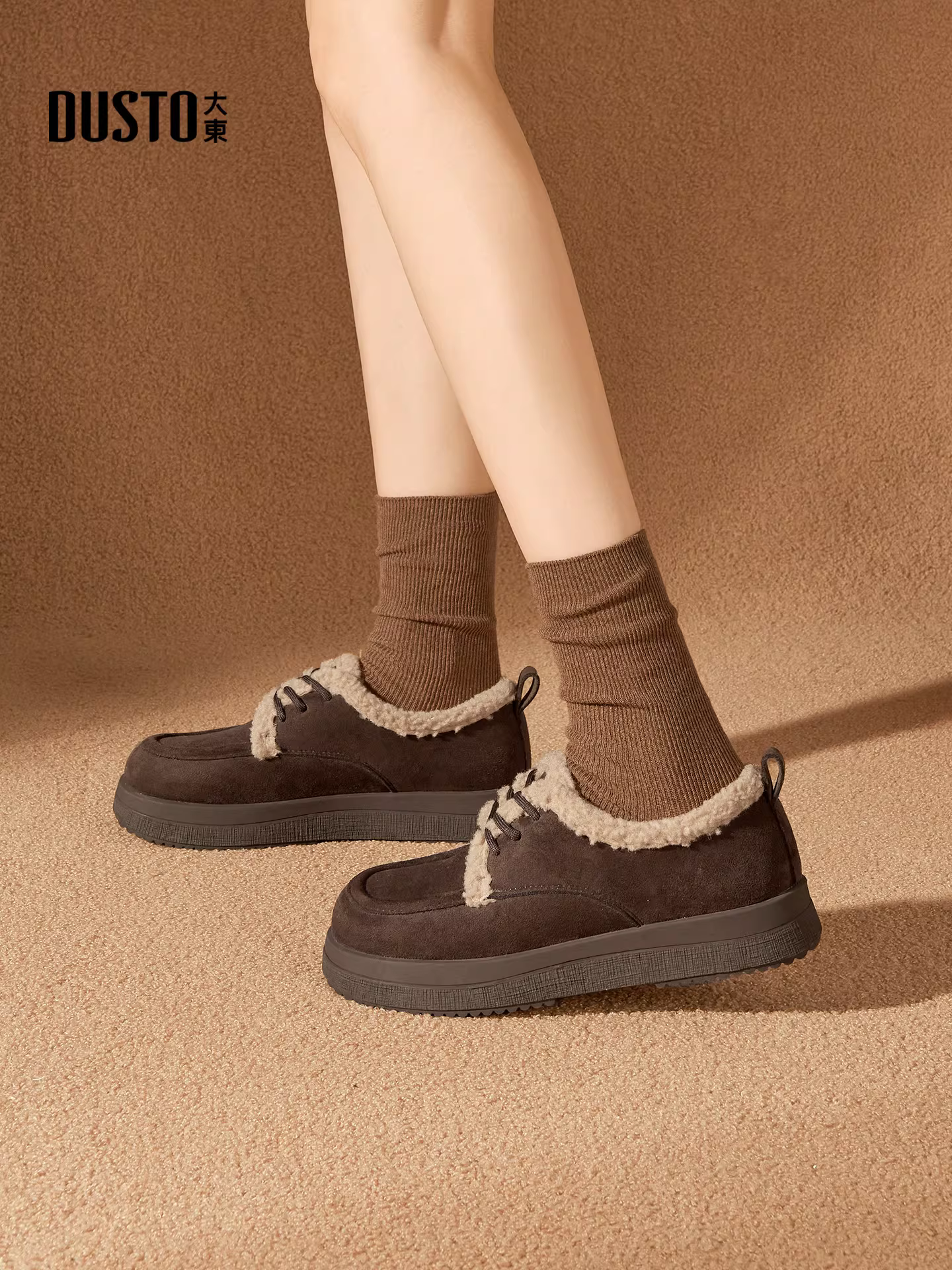 Giày lười nữ mùa đông 2025 kiểu mới đế dày, lót lông mềm mại, giày cotton ấm áp, giày đơn cổ sâu, giày lông thú.