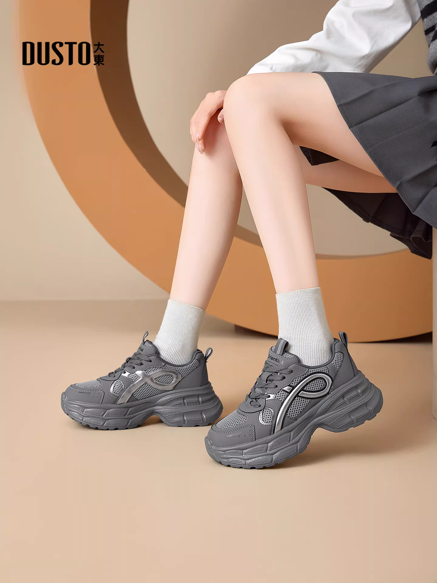 Giày thể thao bố dành cho nữ, mẫu thu đông 2025 mới, giày tăng chiều cao, giày thể thao đế dày màu trắng, giày thể thao.