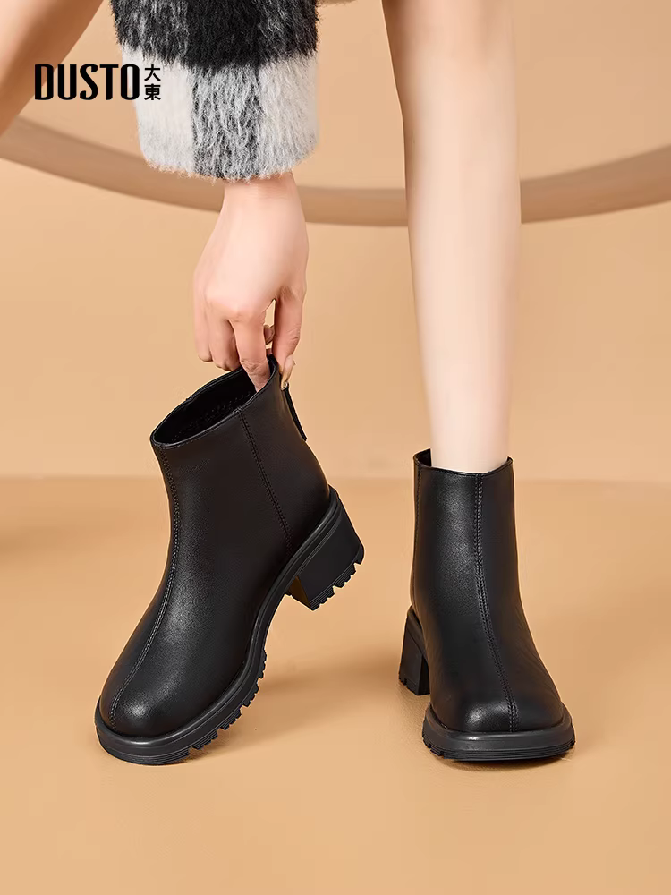 Giày bốt ngắn màu đen Dadong dành cho nữ 2025, mẫu mới thu đông, lót lông cừu, dành cho nữ dáng nhỏ, đế dày, kiểu Chelsea ôm chân.