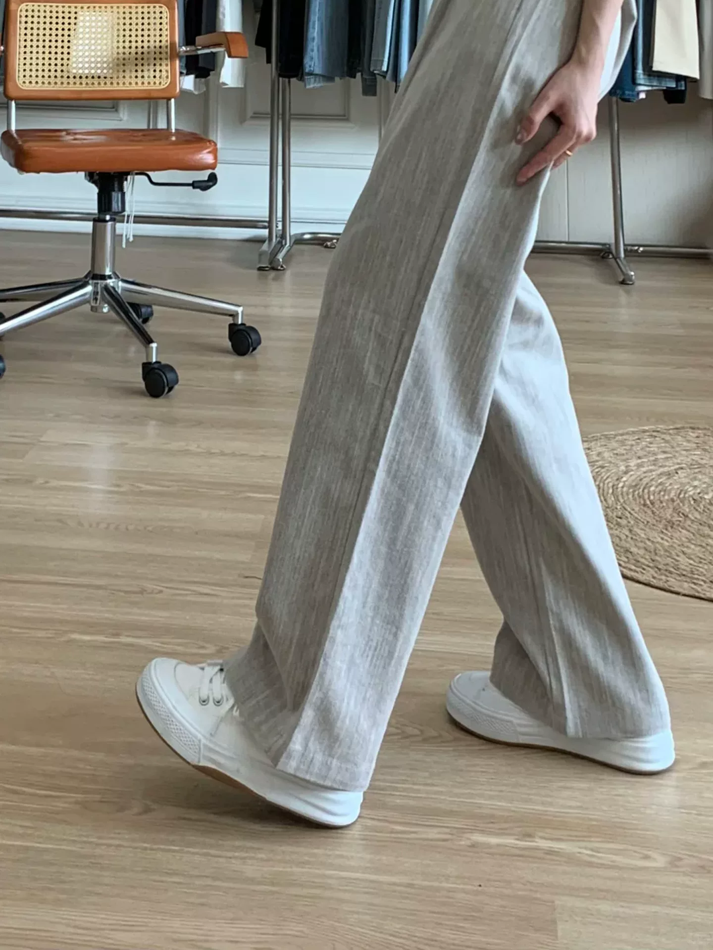 Quần âu màu xám ống rộng dành cho nữ, kiểu dáng mỏng mùa hè, cỡ lớn, cạp cao, mềm mại, tôn dáng, quần ống đứng thẳng, kiểu dáng thường ngày.