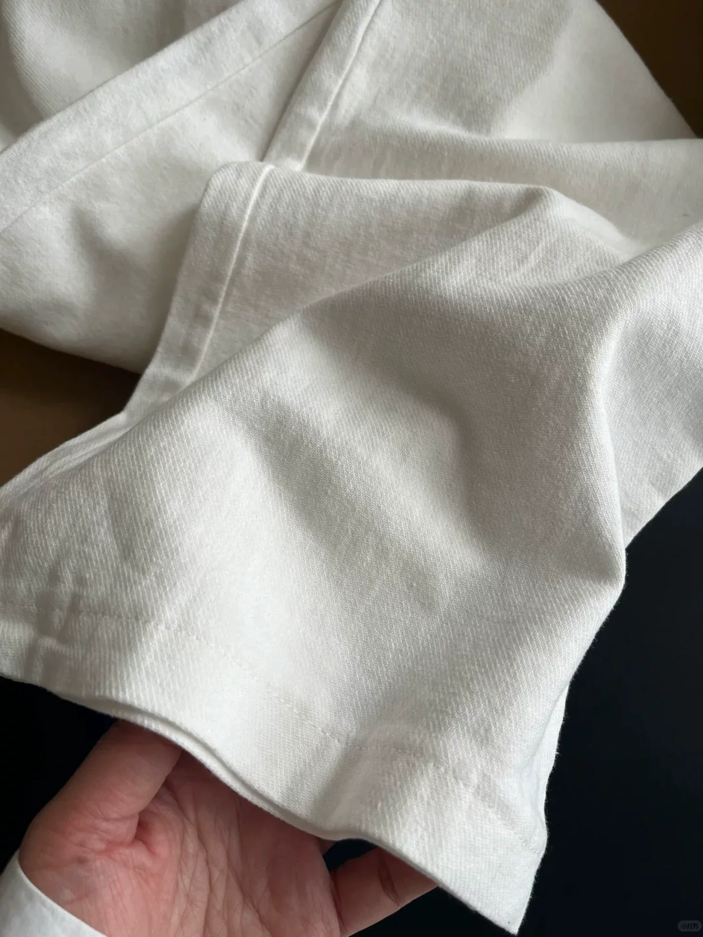 Quần ống rộng vải lanh trắng dành cho nữ, kiểu dáng mỏng mùa hè, cỡ lớn, cạp cao, che hông, giảm béo, quần ống đứng bằng vải lụa băng, kiểu dáng đơn giản.