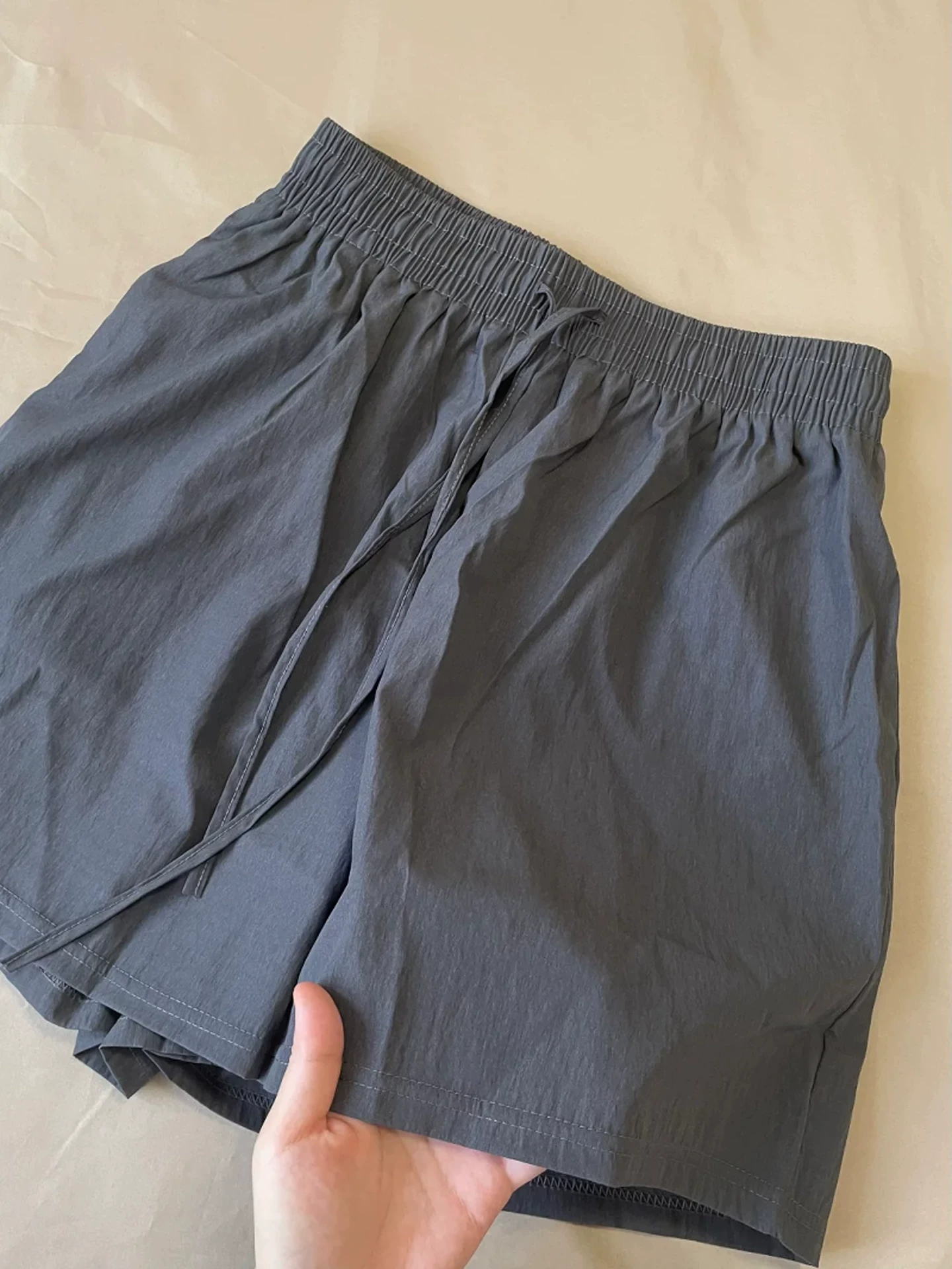 Quần short thể thao vải lanh trắng dành cho nữ, cỡ lớn mùa hè, cạp cao, dáng rộng, tôn dáng, quần cotton-lanh dáng rộng năm phần, phong cách giản dị.