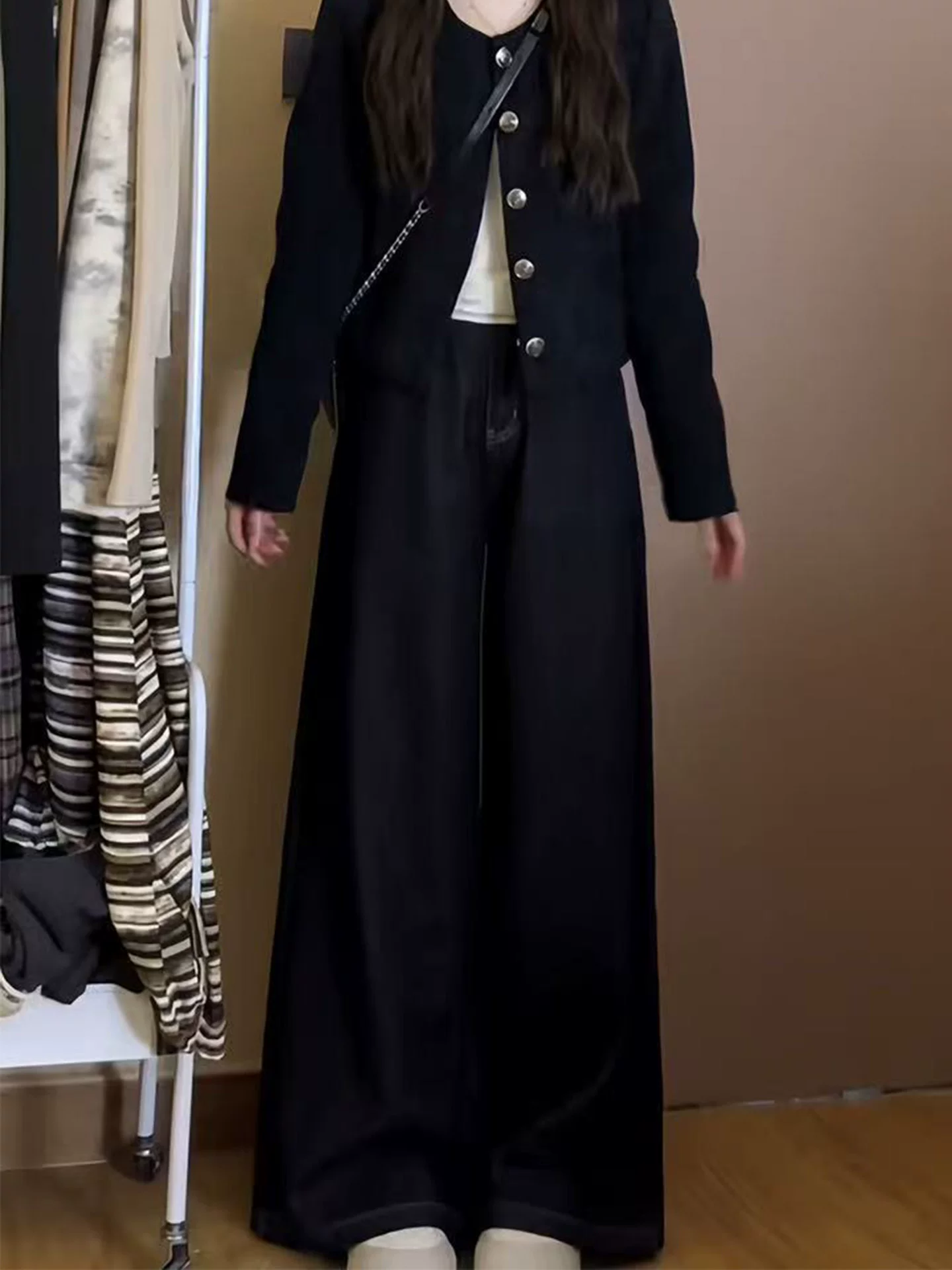 Quần jeans ống rộng màu xanh đậm dành cho nữ mùa thu đông 2025, lót lông cừu, size lớn, cạp cao, dáng rộng, suôn mềm, tôn dáng, dài chấm đất