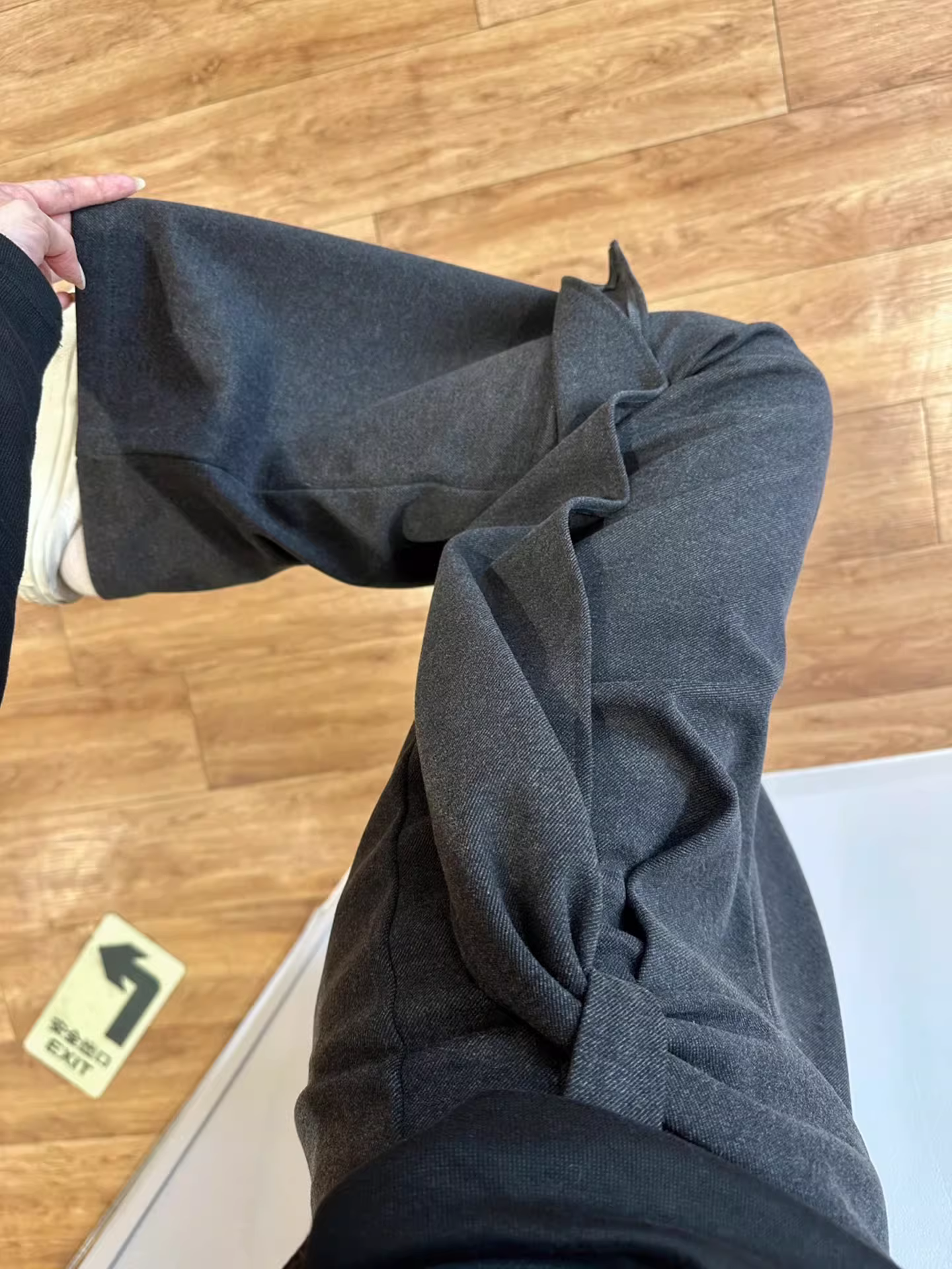 Quần len kiểu dáng lười màu xám dành cho nữ, mùa thu đông, cỡ lớn, lưng cao, dáng rộng, mềm mại, tôn dáng, mềm mại và ống rộng.