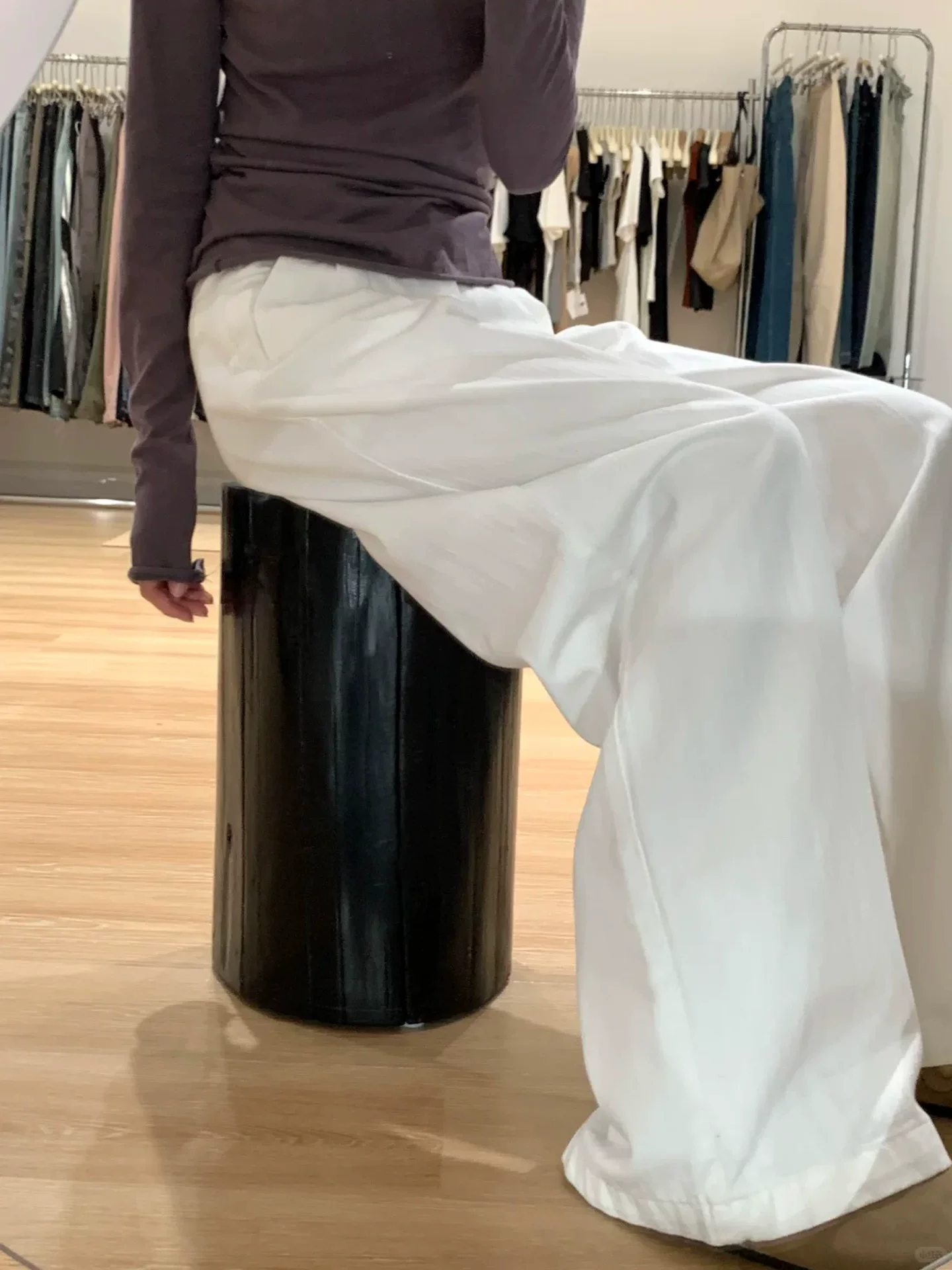 Quần jeans trắng ống rộng nữ, thu đông 2025, size lớn, dành cho phụ nữ mũm mĩm có hông rộng và đùi dày, cạp cao, dáng rộng, tôn dáng, quần dài ống rộng.