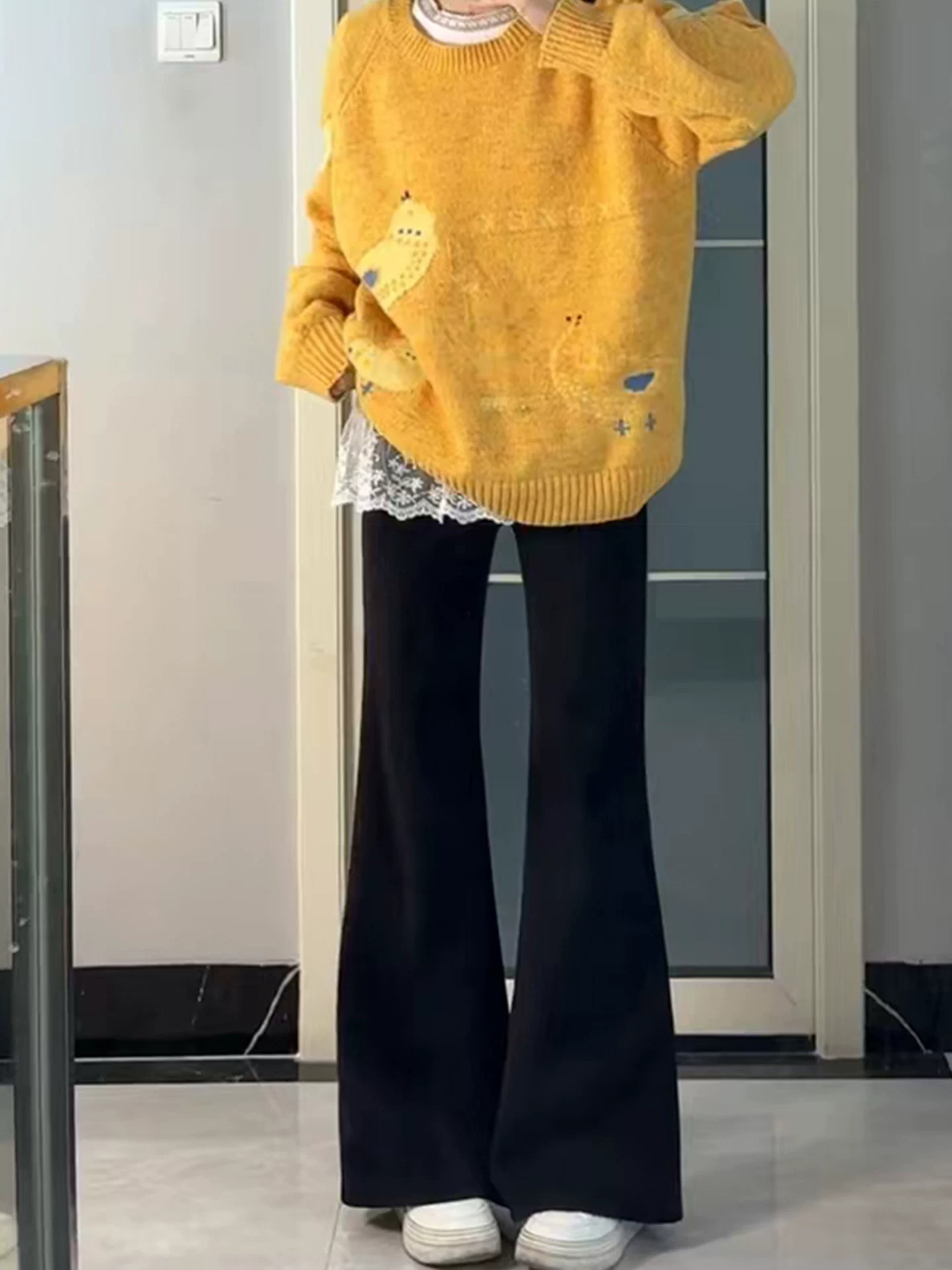 Quần jean đen loe dành cho nữ, kiểu dáng mùa thu mới, cỡ lớn, lưng cao, thon gọn, co giãn, dáng quả lê, quần ống chuông