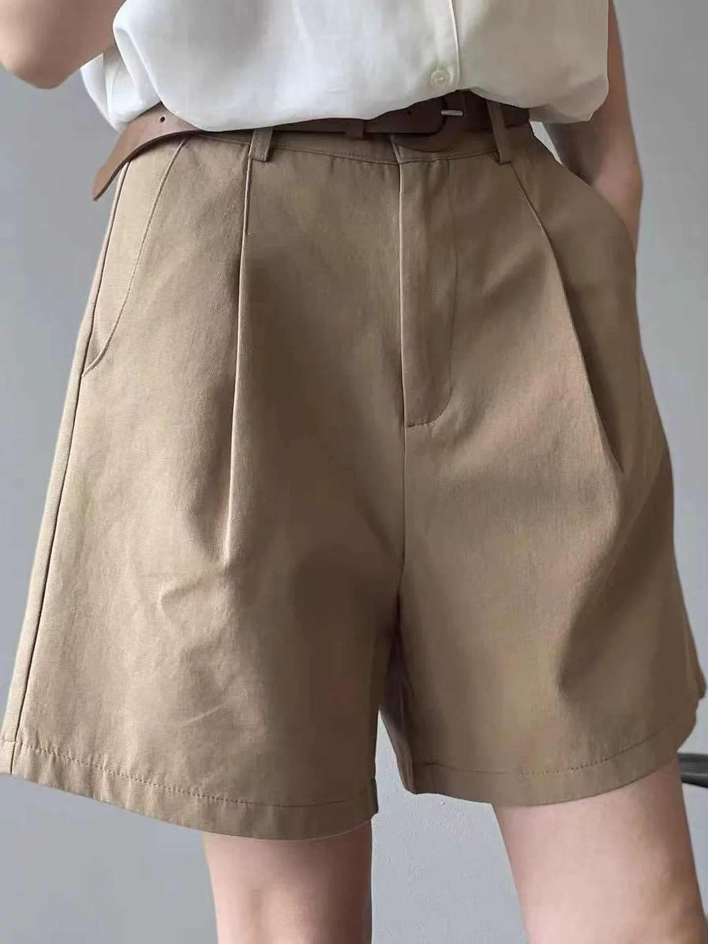 Quần short trắng thường ngày dành cho nữ, cỡ lớn mùa hè, cạp cao, tôn dáng, quần năm điểm, dáng quả lê, quần dài vừa phải dáng chữ A ống rộng.