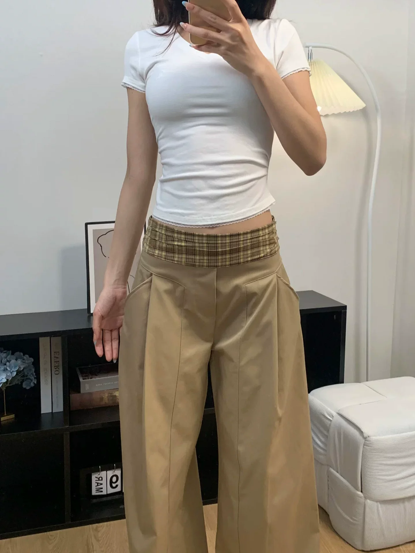 Quần ống rộng kẻ sọc kaki dành cho nữ, phong cách mới đầu thu, cỡ lớn, lưng cao, dáng rộng, dáng suông, quần ống đứng thông thường.