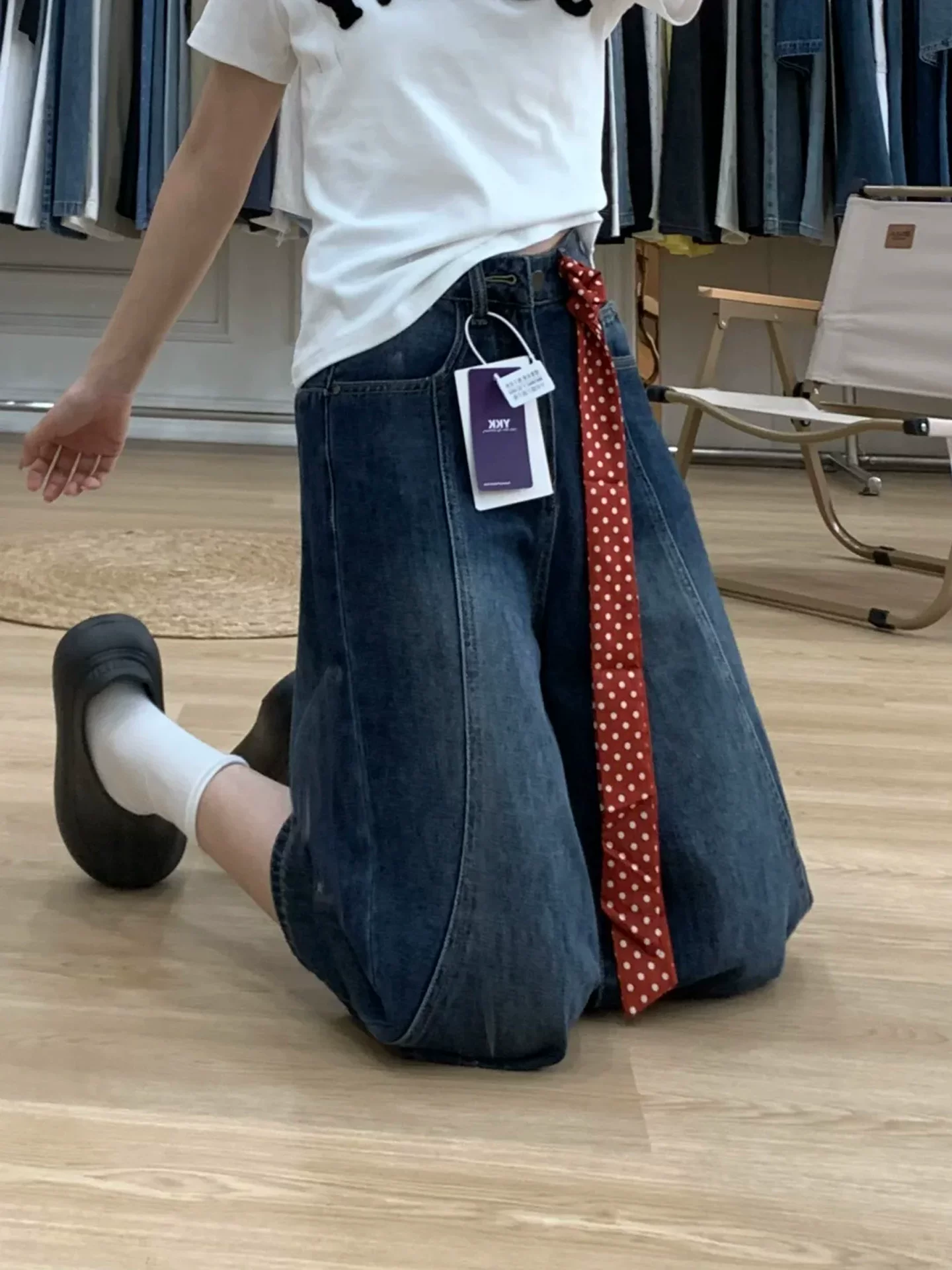 Quần ống đứng màu xanh đậm cổ điển dành cho nữ, cỡ lớn mùa hè, cạp cao, dáng rộng, tôn dáng, quần denim ống rộng dài đến giữa bắp chân.