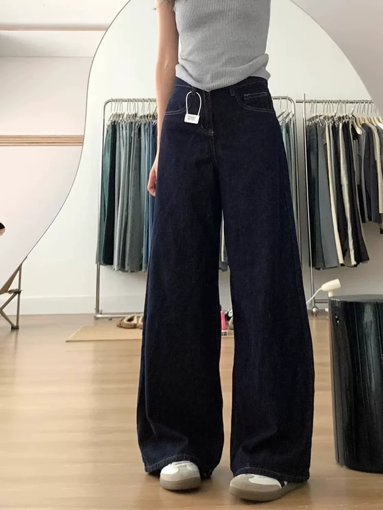 Quần jean ống rộng màu xanh đậm dáng quả lê dành cho nữ, size lớn, dáng rộng, cạp cao, tôn dáng, dài chấm đất, thích hợp cho mùa thu sớm.