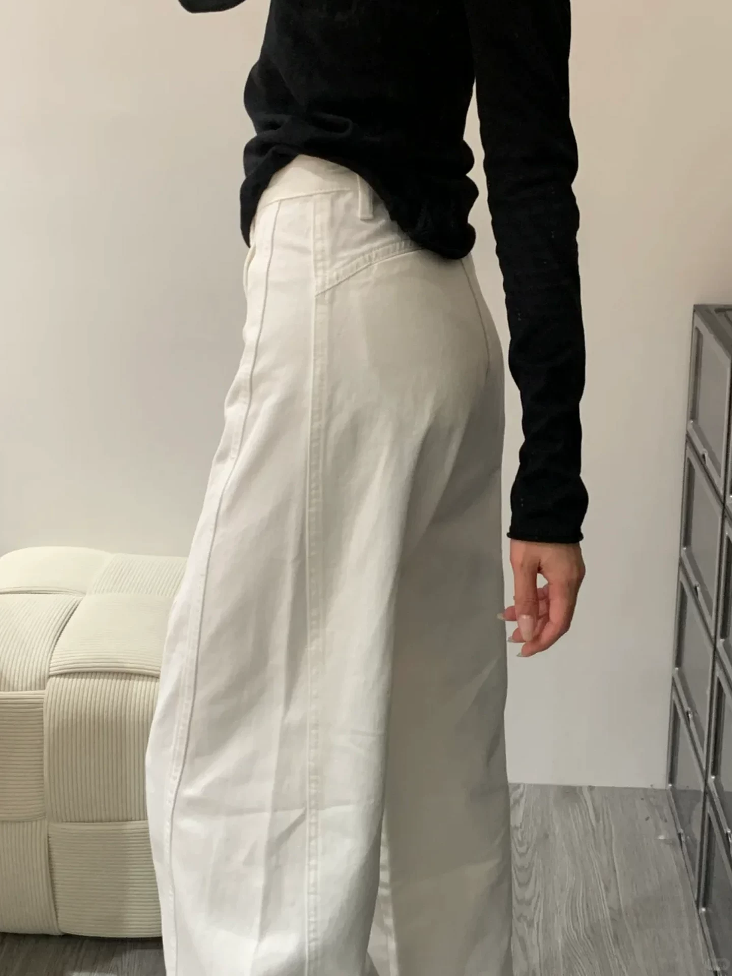 Quần jeans nữ ống rộng dáng cong màu trắng, kiểu mới hè 2025, size lớn, cạp cao, che hông, tôn dáng, ống thẳng.