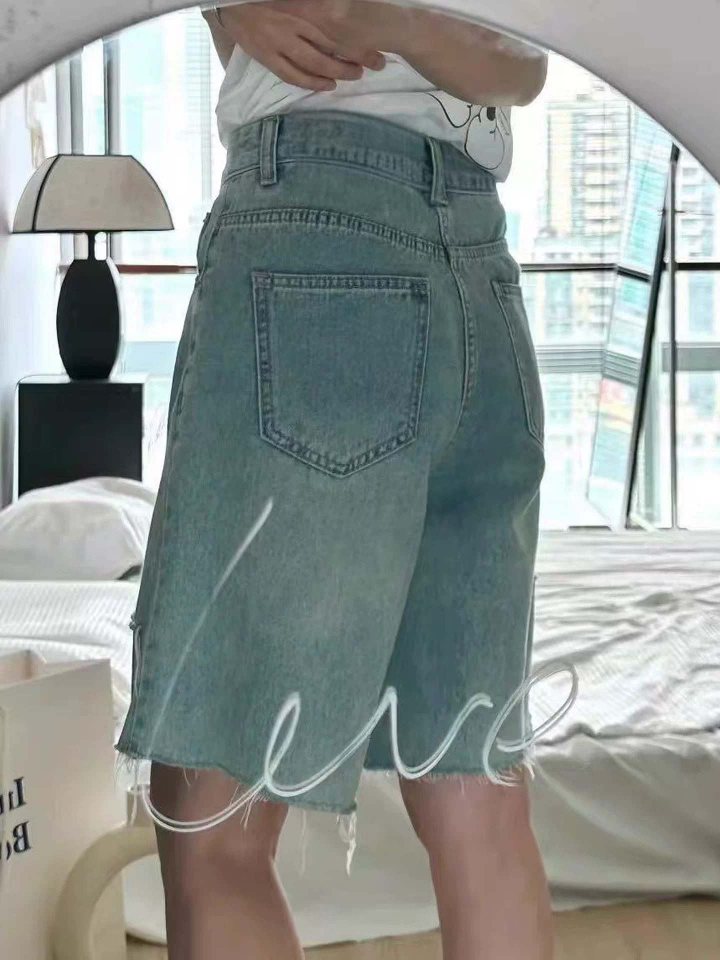 Quần short denim rách cho nữ, kiểu mới hè 2025, size lớn, cạp cao, dáng rộng, tôn dáng, ống thẳng, ống rộng, dài đến đầu gối.