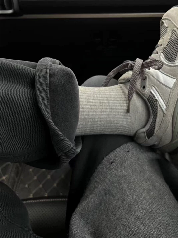 Quần jean ống đứng màu đen và xám dành cho nữ, cỡ lớn, mùa thu đông, lót lông cừu, dày dặn, cạp cao, rộng rãi, tôn dáng, ống rộng, dài chạm sàn.