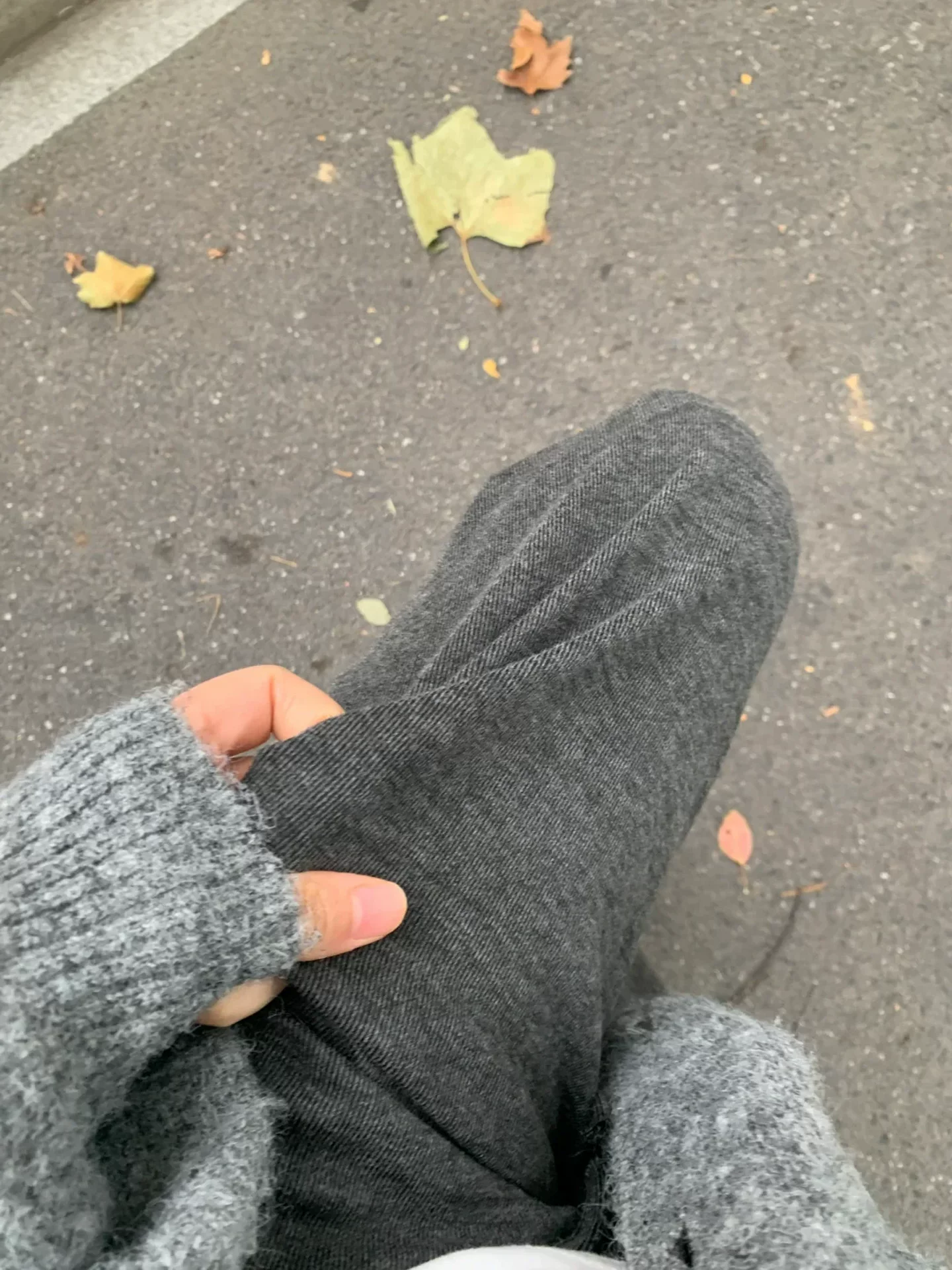 Quần lửng chất liệu gạo lứt mềm mại dành cho nữ, kiểu dáng mới thu đông 2025, size lớn, cạp cao, chất liệu mềm mại, che hông, quần ống rộng tôn dáng.