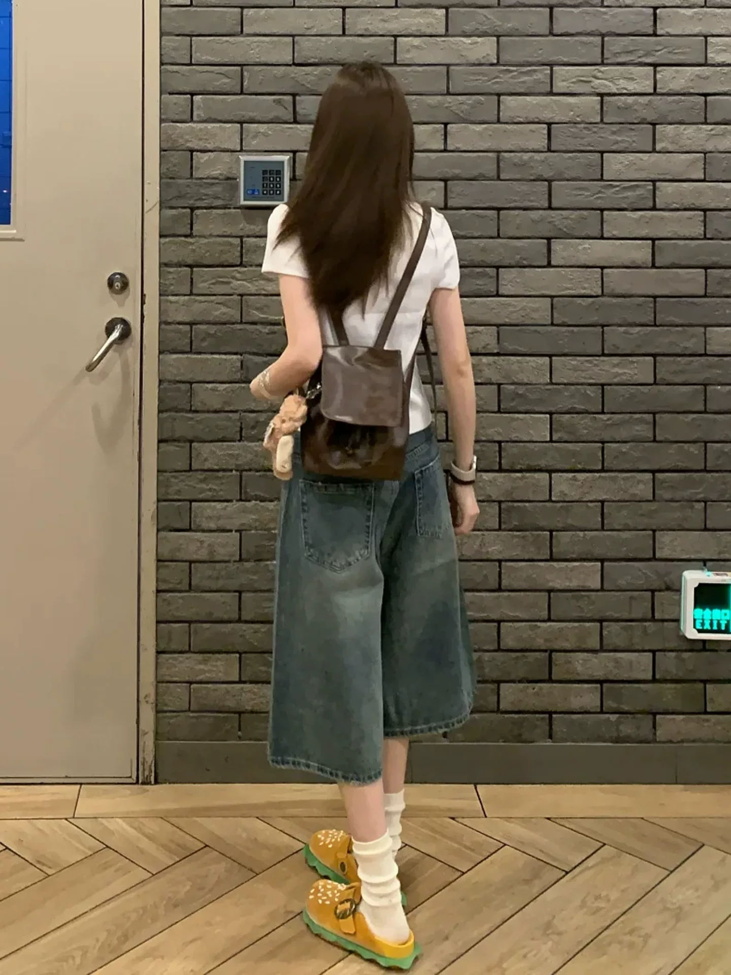 Quần capri denim cổ điển dành cho nữ, phong cách mới mùa hè, cỡ lớn, lưng cao, thon gọn, nhỏ nhắn, quần ống thẳng, quần ống rộng dài vừa phải.