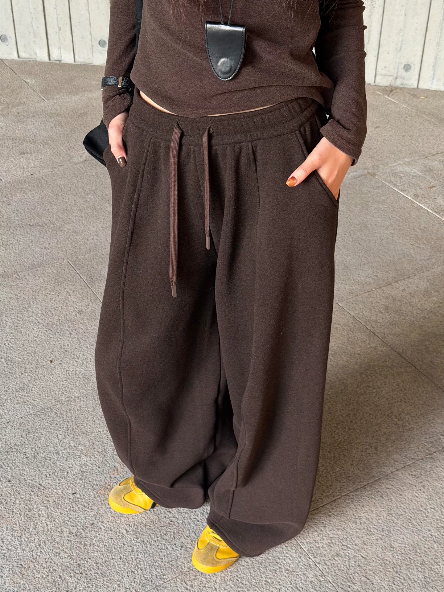 Quần âu len màu xám dành cho nữ, lót lông cừu mùa đông, dày, cỡ lớn, lưng cao, dáng rộng, mềm mại, tôn dáng, quần ống rộng lười biếng.