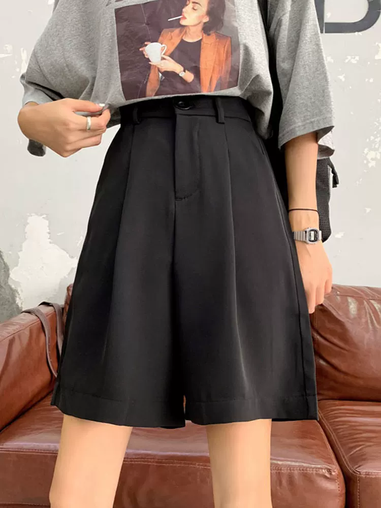 Quần short dáng rộng màu đen cao cấp, chất liệu mỏng nhẹ mùa hè, kiểu dáng ôm dáng quả lê, dành cho nữ, size lớn, che hông, giúp thon gọn.