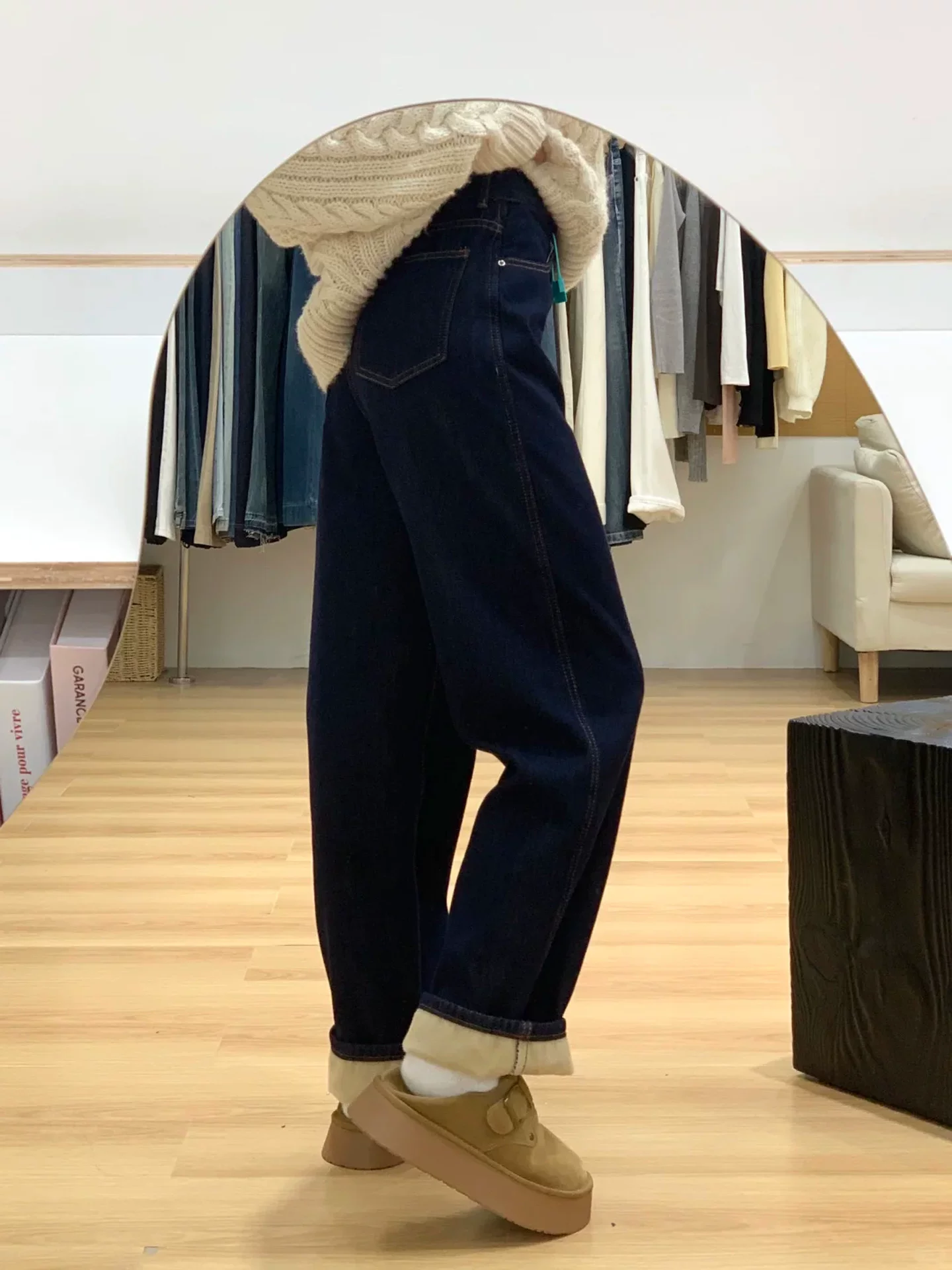 Quần jean ống thẳng dày lót lông cừu màu xanh đậm cổ điển dành cho nữ, mùa thu đông, cỡ lớn, lưng cao, dáng rộng, giảm béo, quần ống rộng.