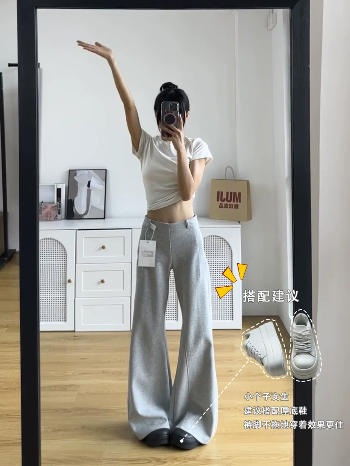 Quần jogger màu xám dáng rộng dành cho nữ, thu đông 2025, size lớn, chất liệu nỉ dày, phong cách thể thao, năng động.