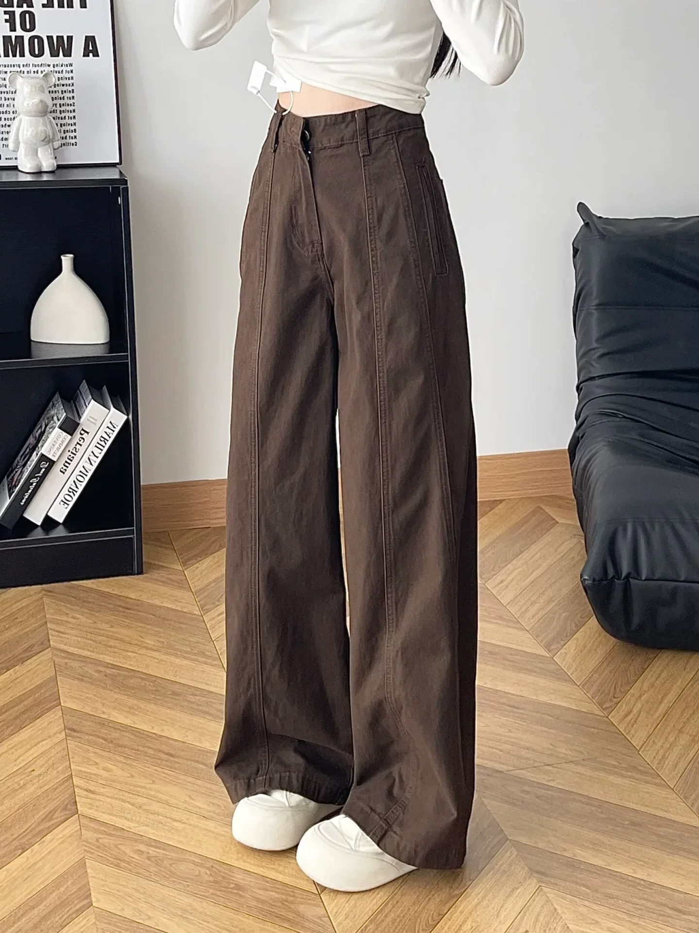 Quần jeans ống rộng lưng cao màu cà phê Melard dành cho nữ, thu đông 2025, size lớn, quần ống đứng dáng suôn tôn dáng với hiệu ứng xếp ly.