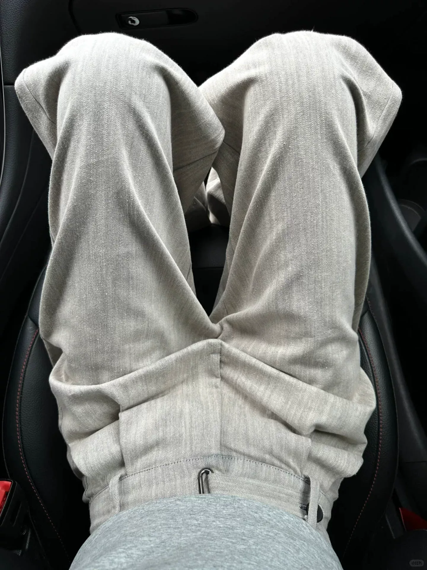 Quần âu màu xám nhạt dành cho nữ, phong cách đầu thu, cỡ lớn, lưng cao, che bụng, giảm béo, dáng quả lê, quần ống rộng.