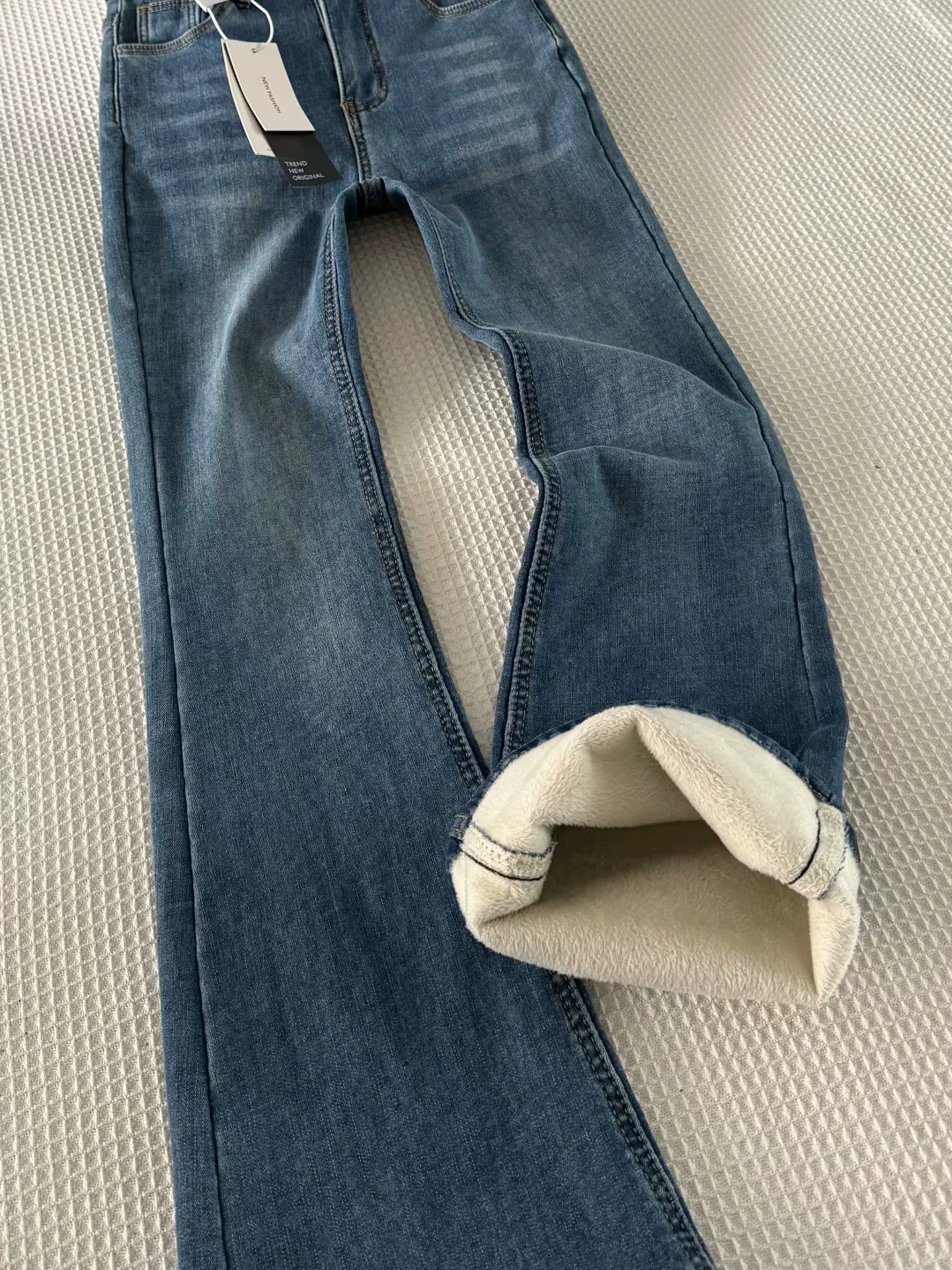 Quần jean ống loe dày lót lông màu xanh đậm dành cho nữ, mùa thu đông, cỡ lớn, lưng cao, co giãn, che hông, quần ống loe thon gọn.