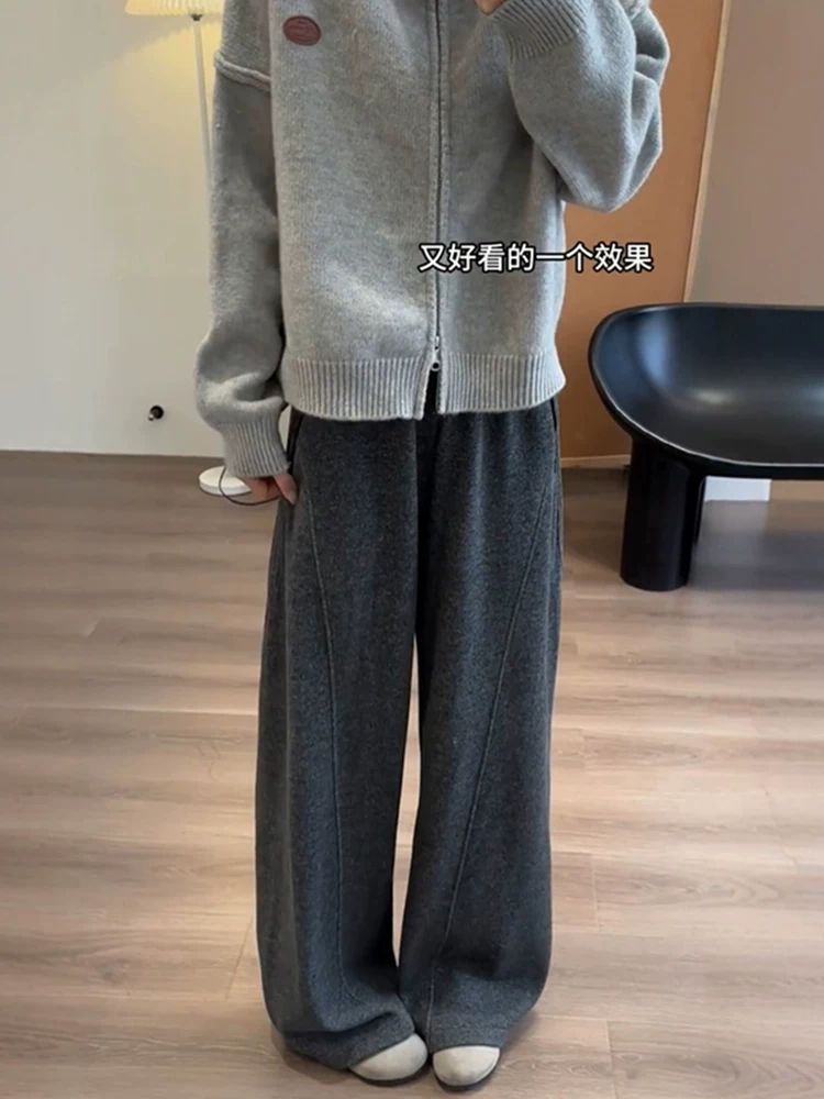 Quần âu nữ ống rộng màu xám, dáng suông, chất liệu len, lót lông cừu, dày dặn, cạp cao, mềm mại, phù hợp với dáng người quả lê, size lớn, mùa đông.
