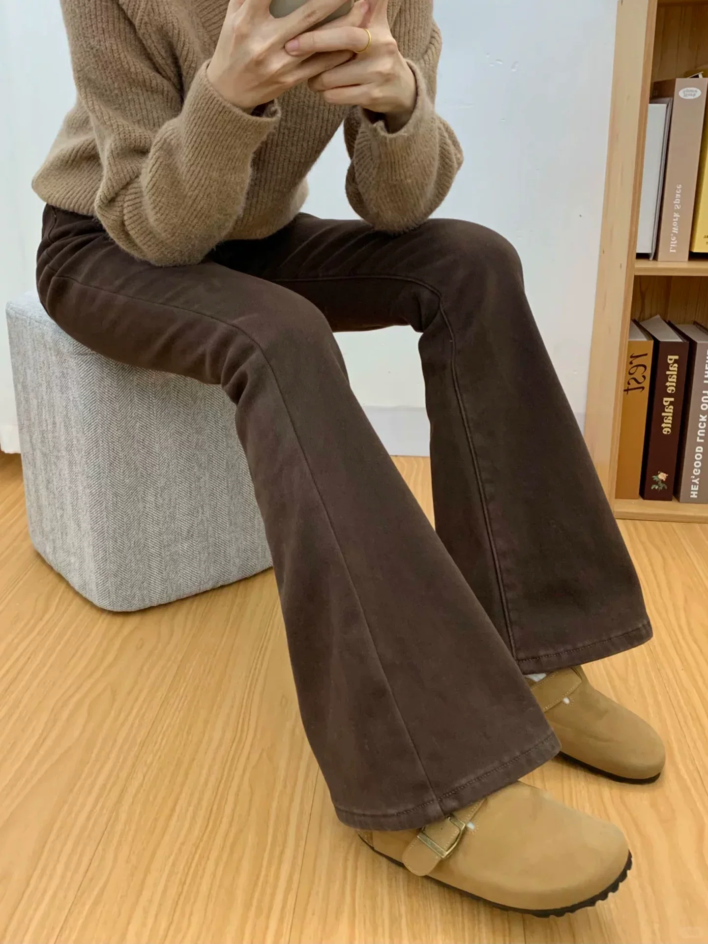 Quần jean ống loe màu cà phê Melard dành cho nữ, mùa thu đông, lót lông cừu, dày dặn, cỡ lớn, cạp cao, co giãn, quần ống loe thon gọn.