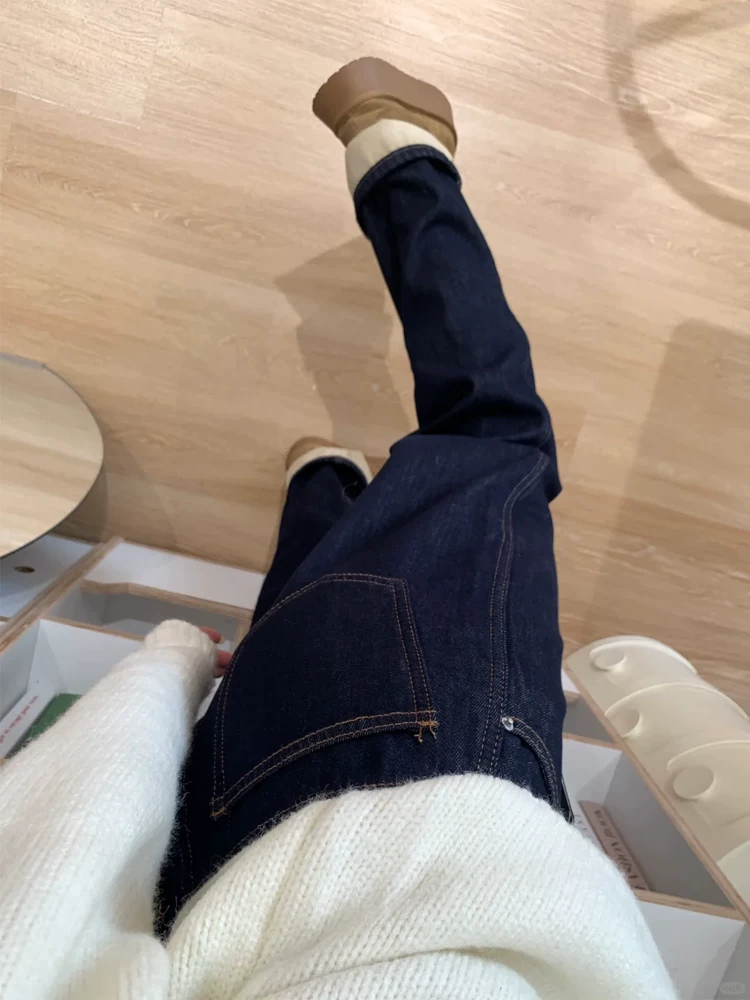 Quần jean ống thẳng dày lót lông màu xanh đậm dành cho nữ, kiểu dáng thu đông mới, cỡ lớn, cạp cao, che hông, quần ống rộng giúp thon gọn.