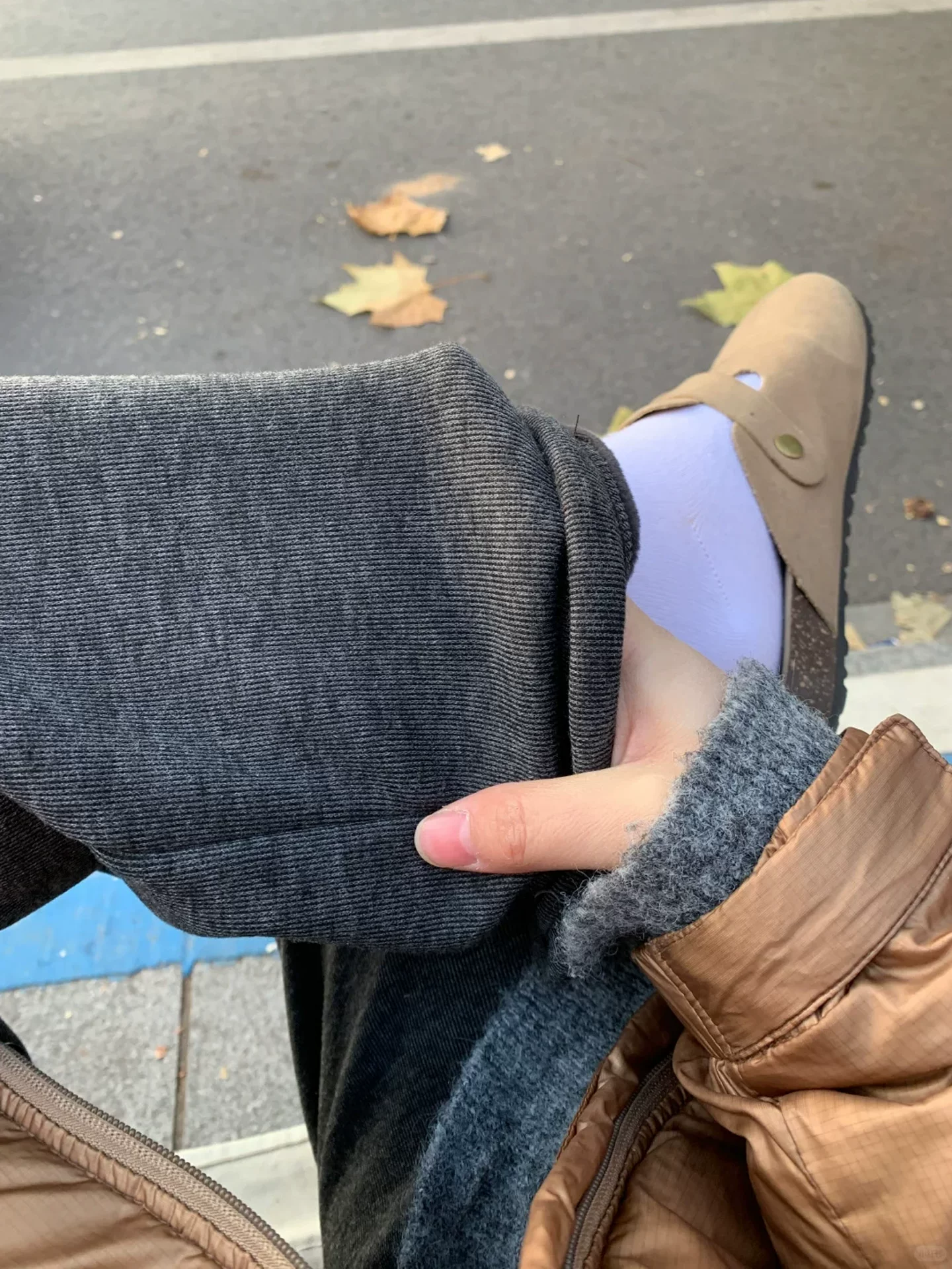 Quần dài dày dặn có lót lông cừu màu xám đậm dành cho nữ, cỡ lớn mùa đông, cạp cao, giảm béo, quần ống rộng dáng thẳng thông thường.