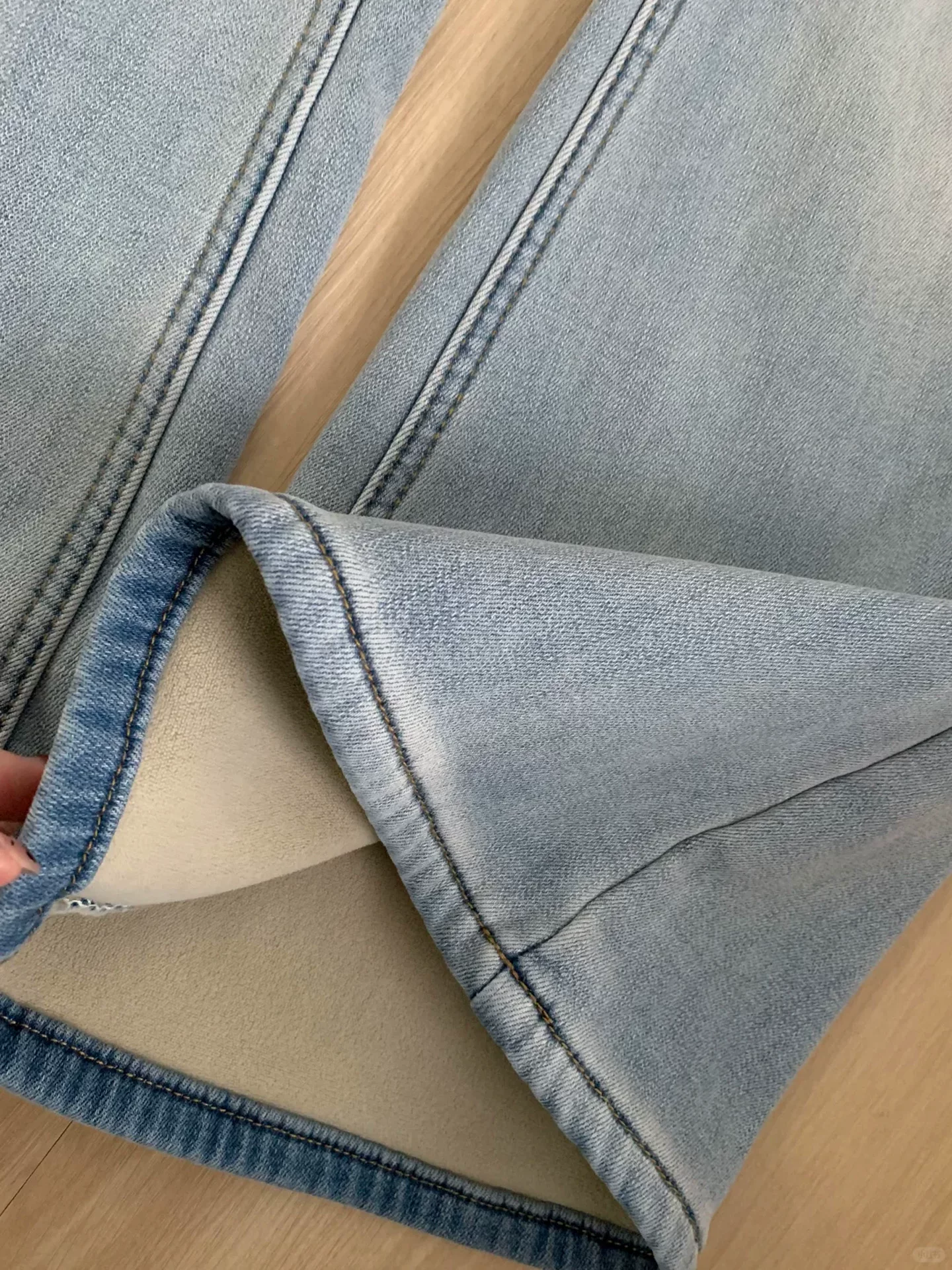 Quần jean ống loe dày lót lông cừu màu xanh nhạt dành cho nữ, mùa thu đông, cỡ lớn, lưng cao, co giãn, che hông, quần ống loe.