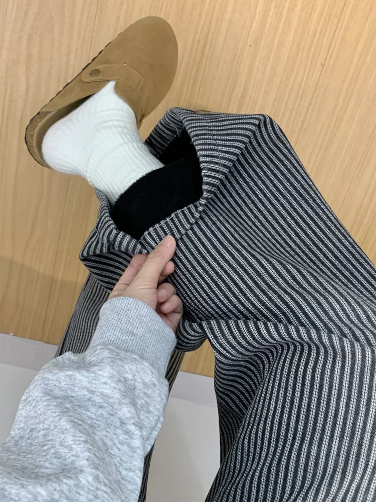 Quần jean ống rộng sọc đen xám dành cho nữ, mùa thu đông, cỡ lớn, lưng cao, dáng rộng, dáng suông, có lót lông cừu, dày dặn, quần ống thẳng.